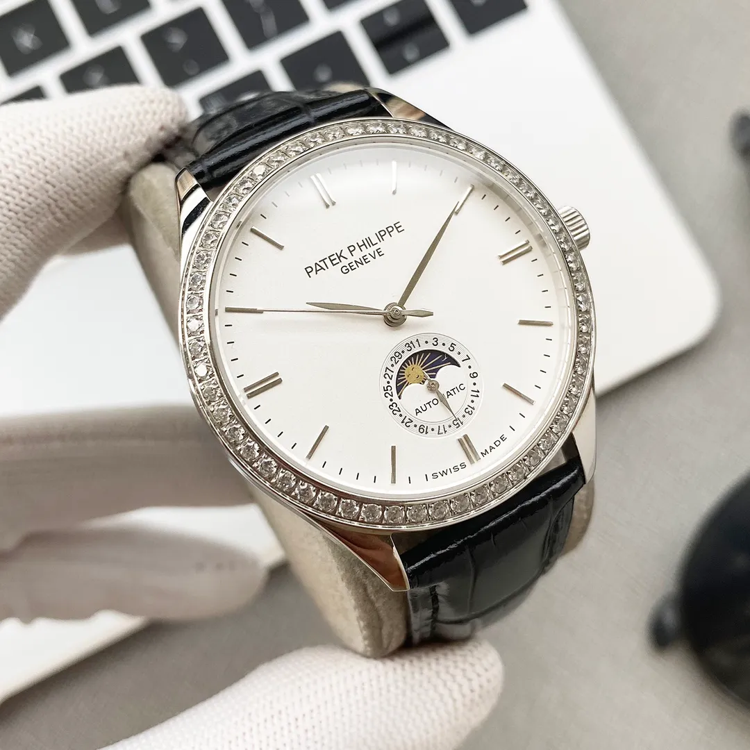 🔥🔥🔥The first new model of 2021 is Patek Philippe (Couple Watch 👫Upgraded True Moon Phase Function Watch Series), welcoming new members. The word is fashionable and high-end, using the unique Swiss ETA2824-2 special movement (zero repair), vibration frequency: 28800 oscillations per hour power reserve, sapphire glass, size 40x10mm for men and 32x10mm for women, with Patek Philippe original pin buckle and steel strap, with super waterproof function, perfect harmony, commemorative gift for couples, your first choice 💑! !